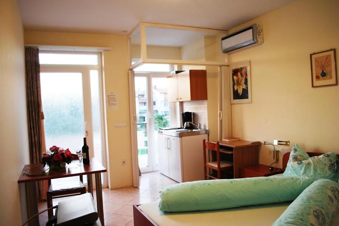 4 Palme Apartments A Funtana Croatia