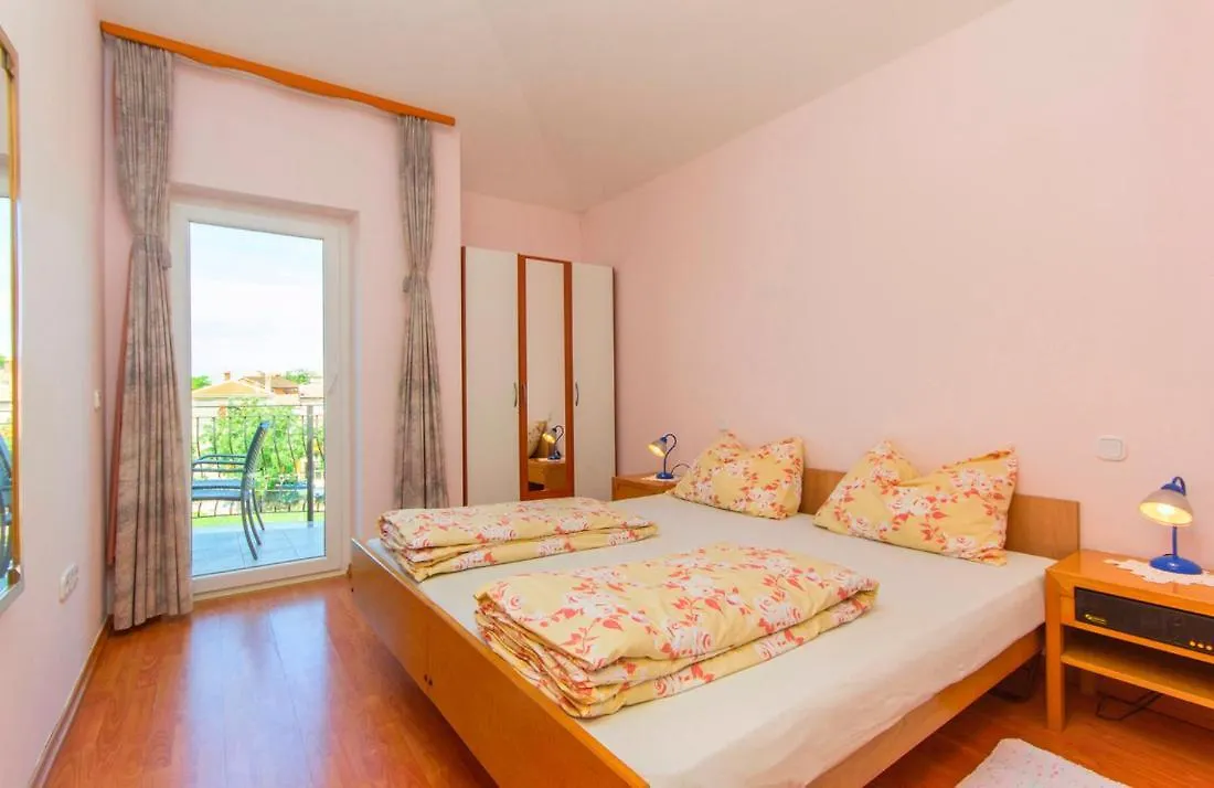 4 Palme Apartments A Funtana