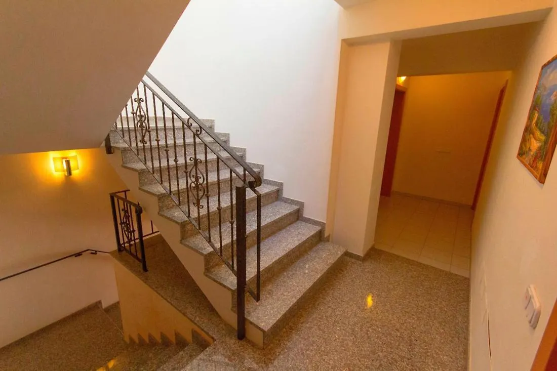 4 Palme Apartments A Funtana