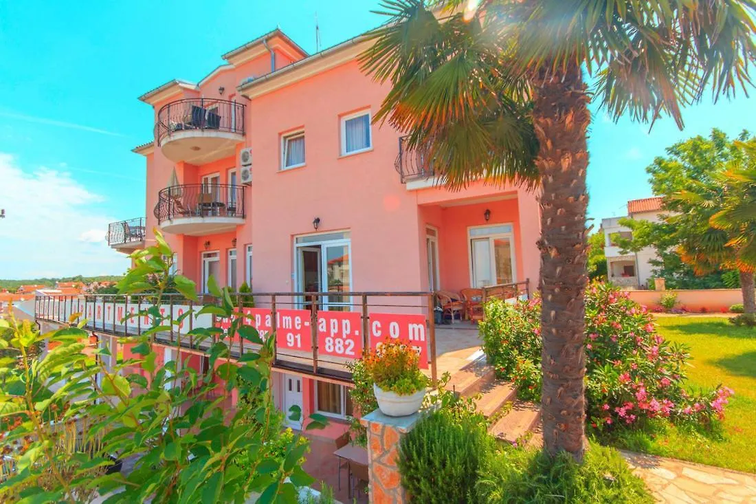4 Palme Apartments A Funtana 0*,