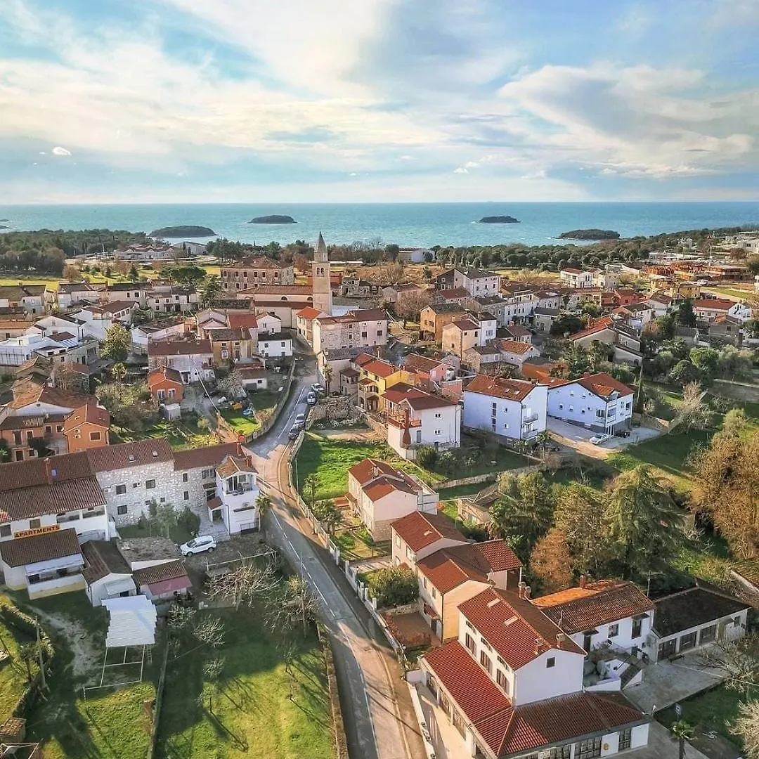 4 Palme Apartments A Funtana